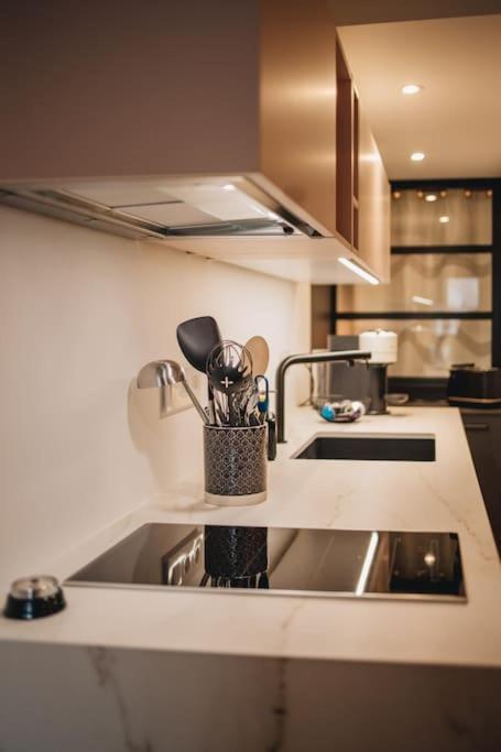 Apartament La Vie En Rose - Luxe, Calme & Hypercentre - 3* Annecy Zewnętrze zdjęcie